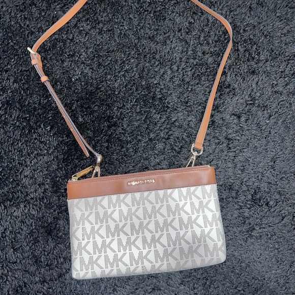 Michael Kors 3 in 1 Bag - Picture 6 of 12